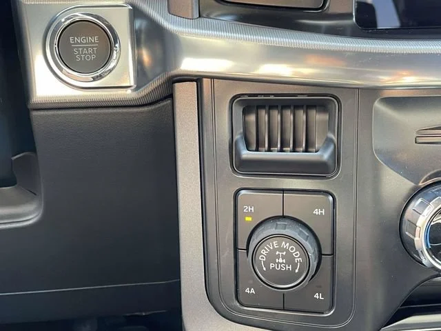 New 2026 Iconic Silver Metallic Ford Lariat image 33