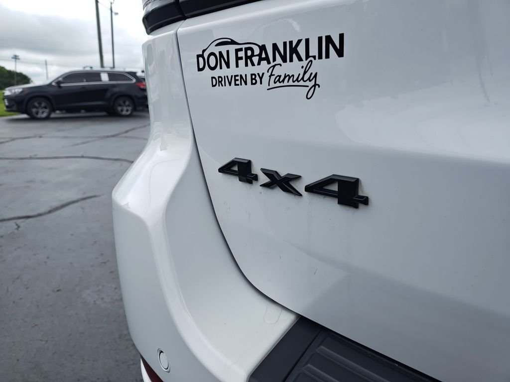 Used 2019 White Jeep Altitude image 27