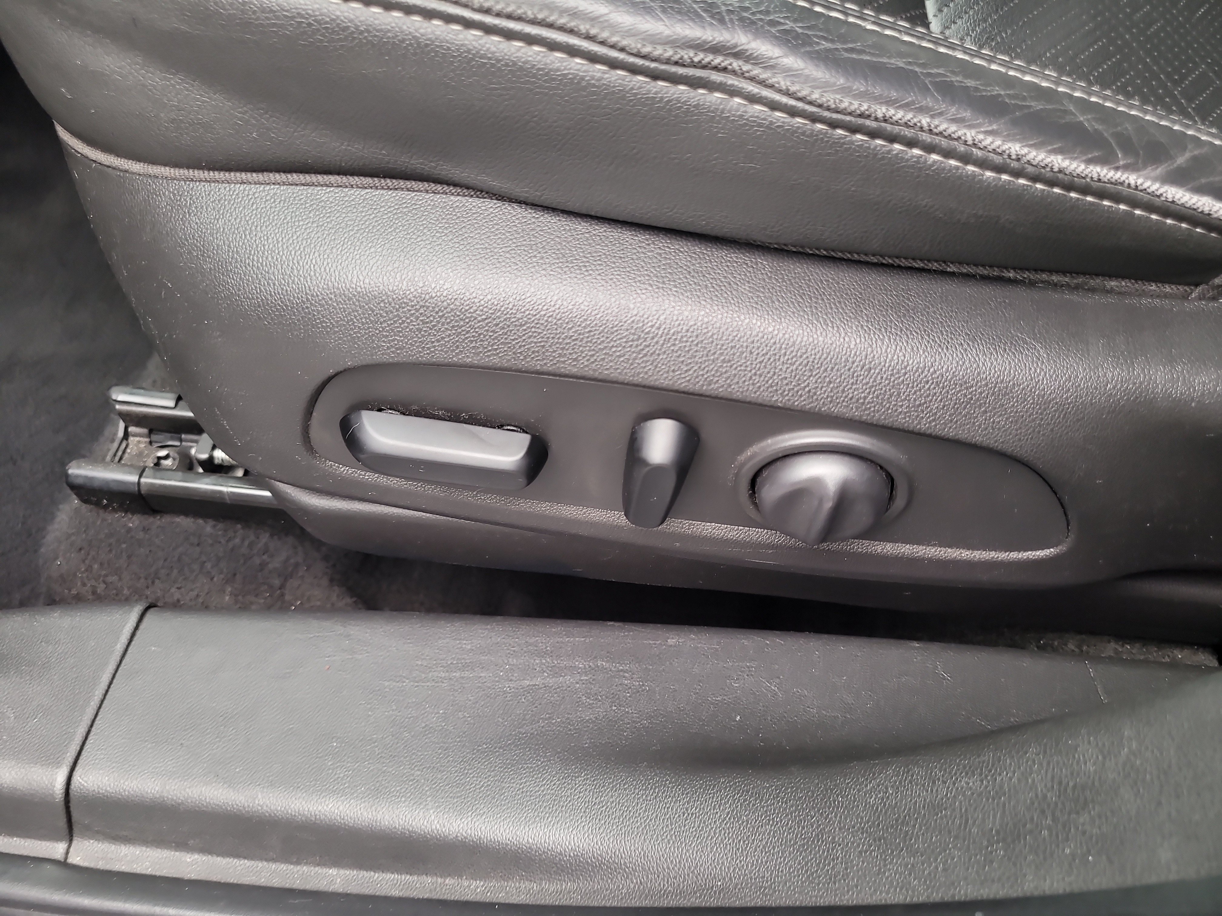 Used 2020 Ebony Twilight Metallic Buick Essence image 19