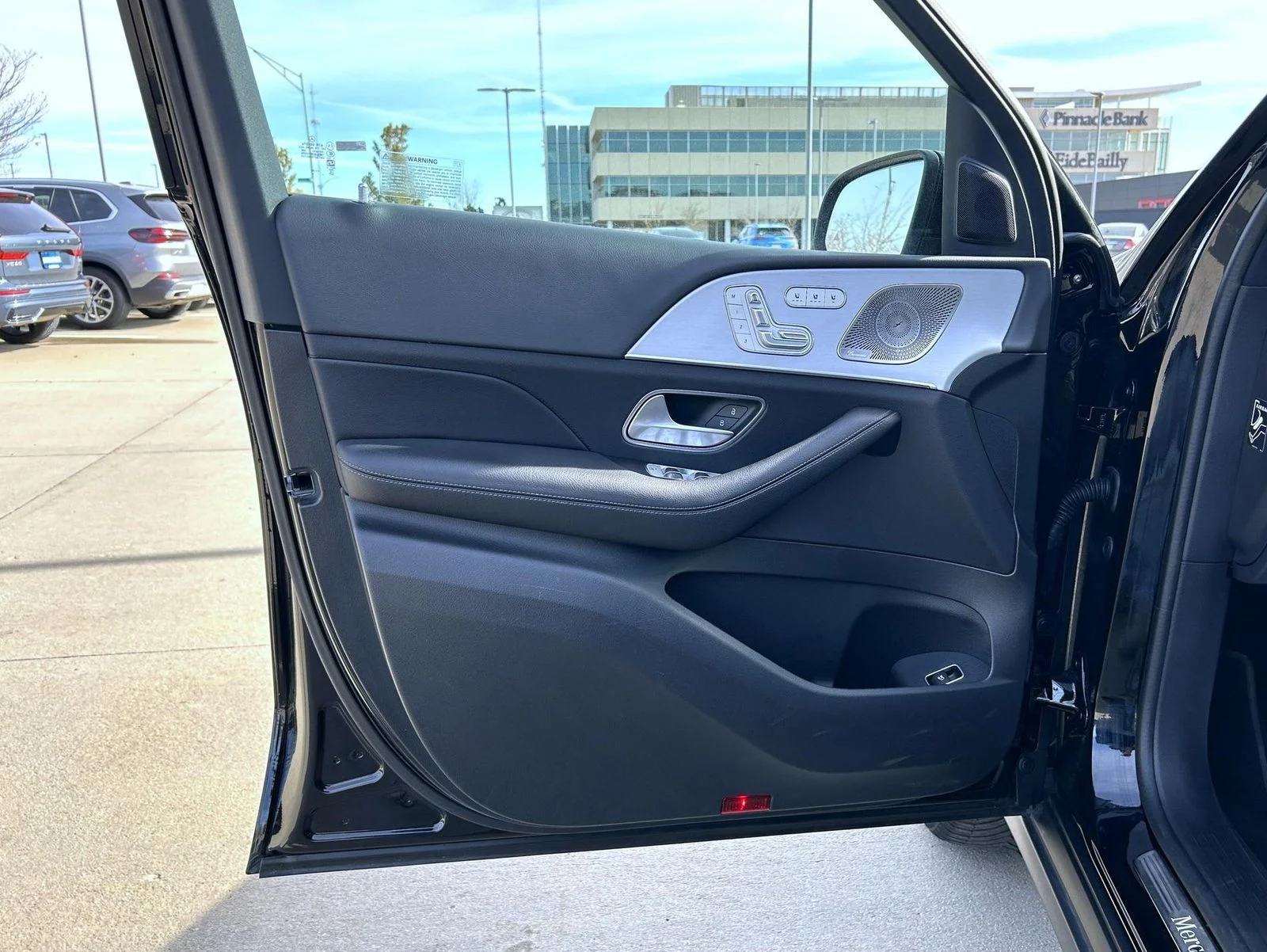 Used 2025 Black Mercedes-Benz GLE 350 image 9