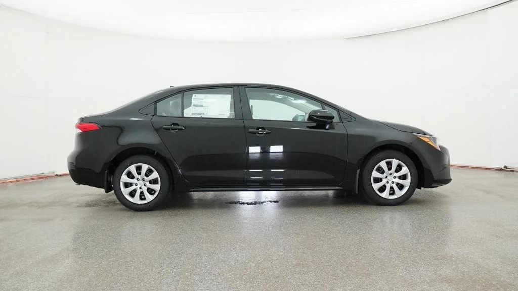 New 2026 Midnight Black Metallic Toyota LE image 21