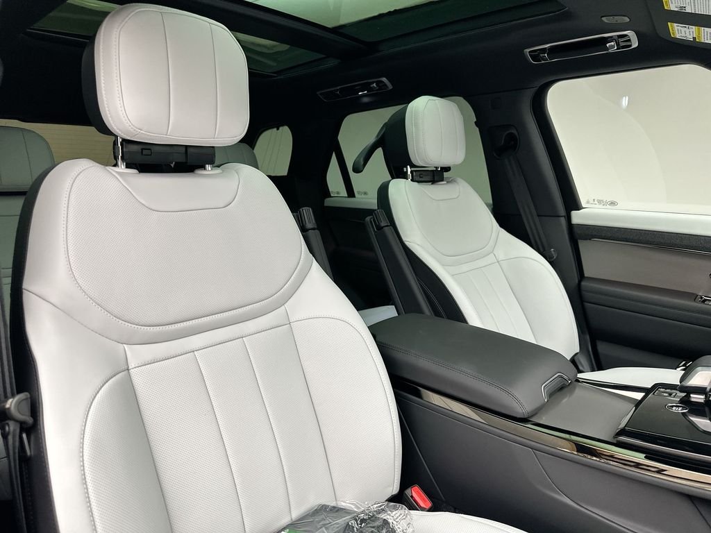 New 2026 Borasco Grey Land Rover Dynamic SE image 6