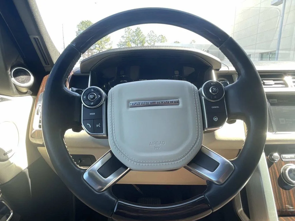 Used 2016 White Land Rover HSE image 25