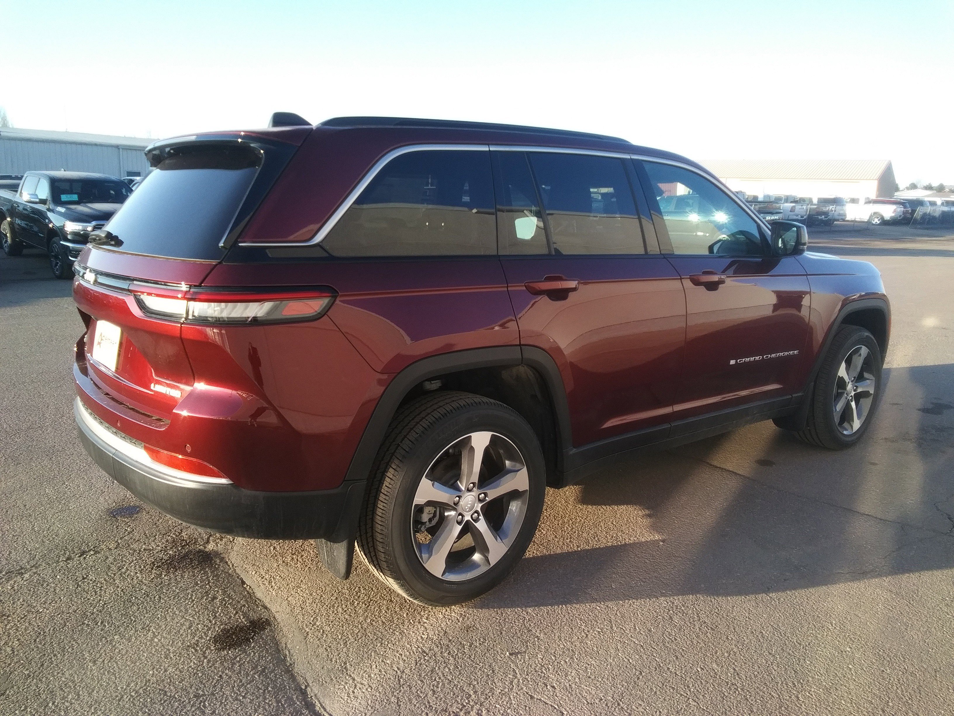 New 2026 Velvet Red Pearl-Coat Exterior Paint Jeep Limited image 5
