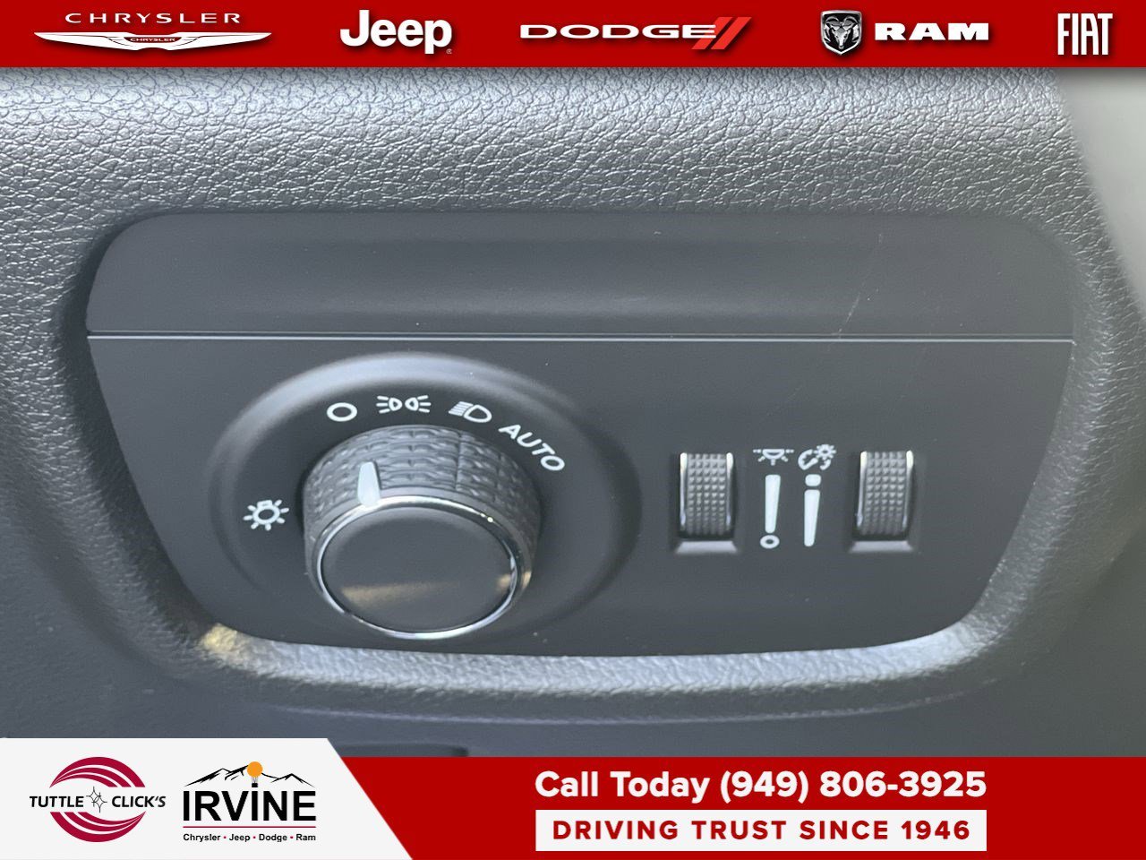 New 2026 Bright White Clear-Coat Exterior Paint Jeep Laredo Altitude image 23