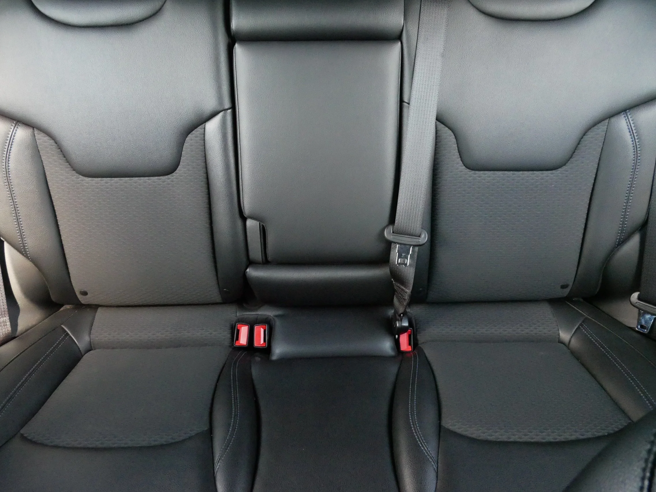 Used 2026 Bright White Clearcoat Jeep Latitude Altitude image 13
