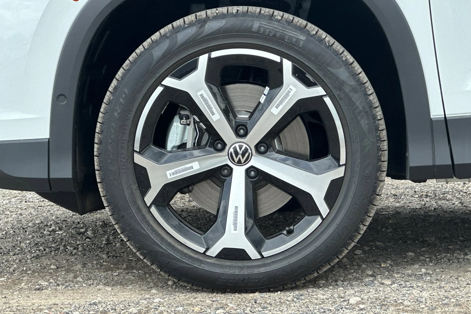 New 2026 Pure White Volkswagen SE image 25