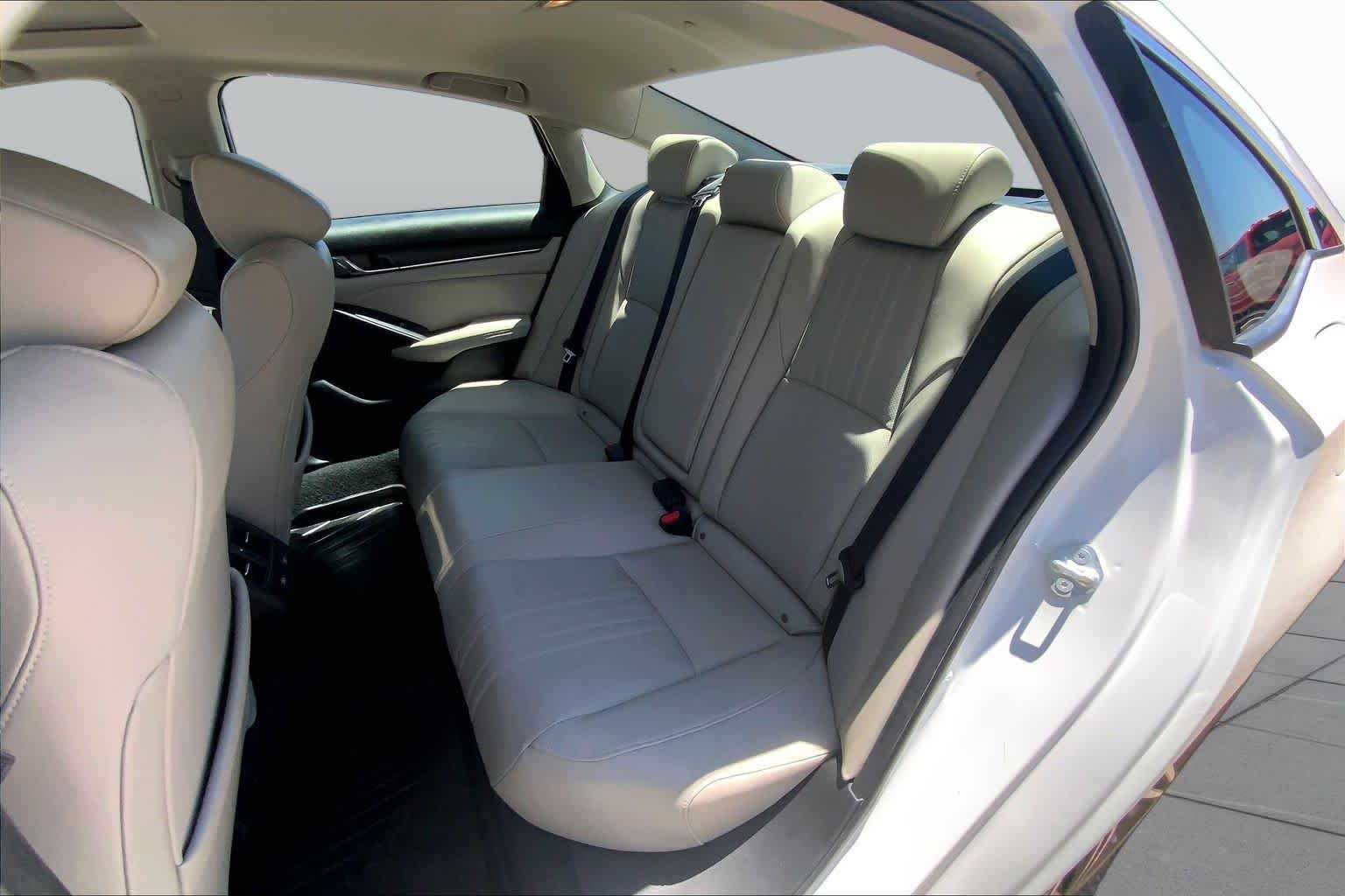 Used 2021 Platinum White Pearl Honda Touring image 21