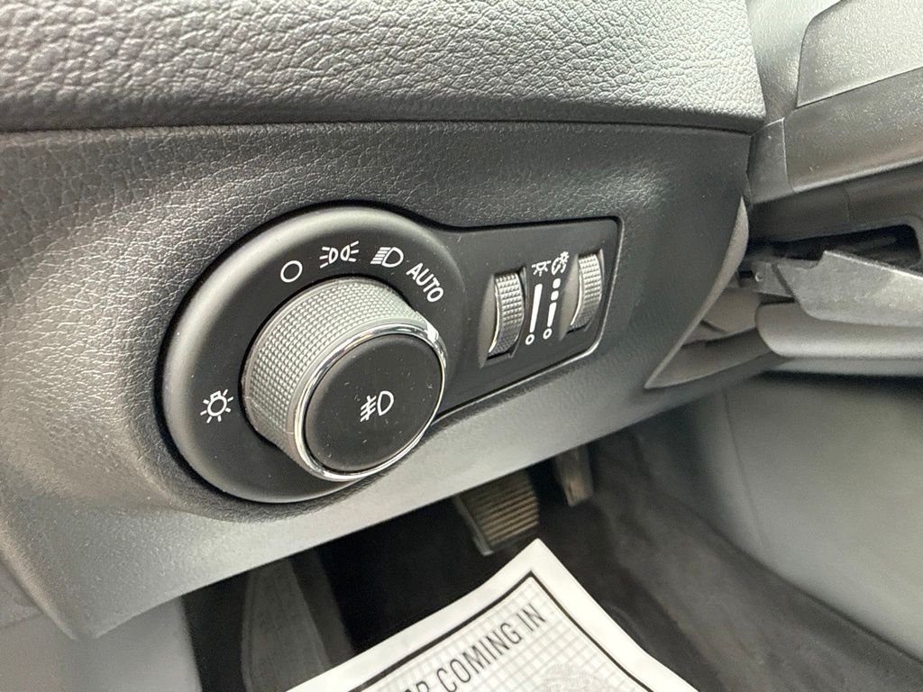 Used 2018 Gray Jeep Latitude image 22