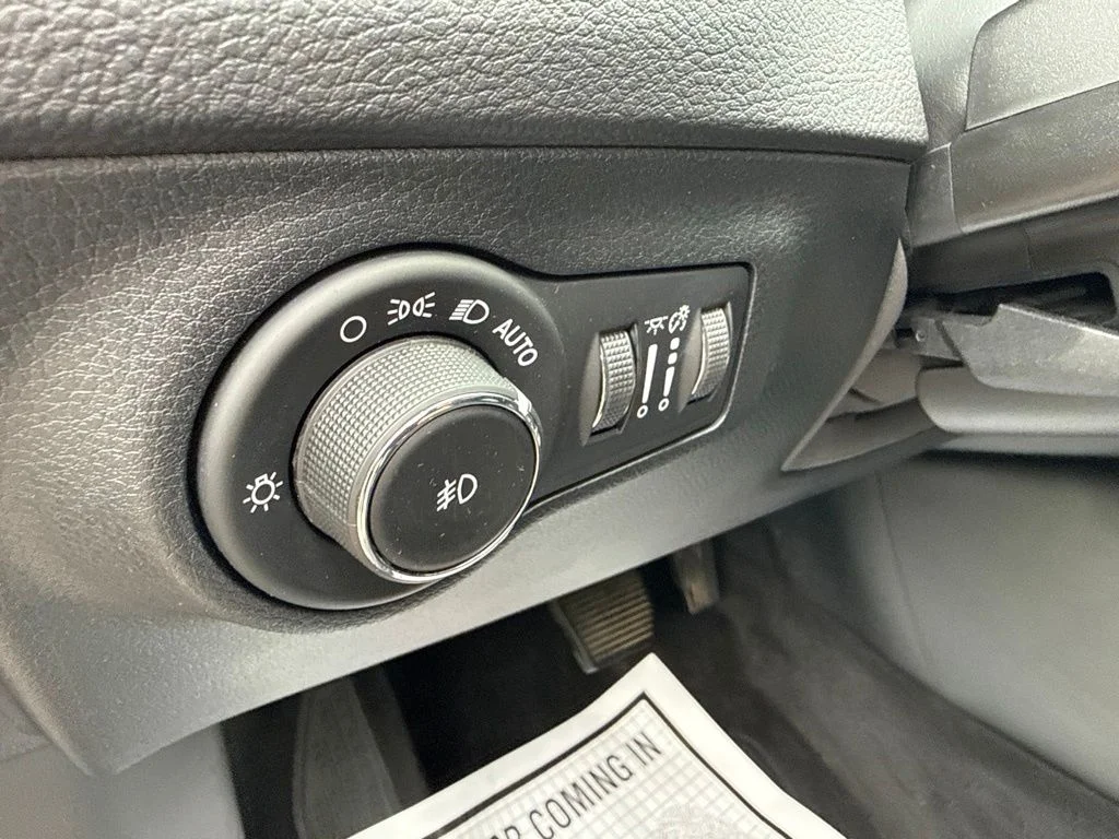Used 2018 Gray Jeep Latitude image 22