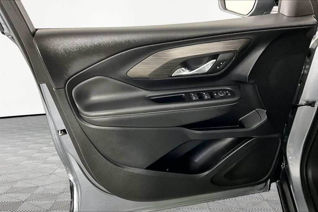 Used 2023 Silver GMC SLE image 19