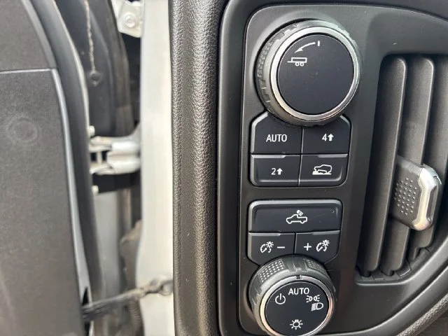 Used 2021 SILVER ICE METALLIC Chevrolet Custom image 19