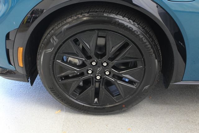 New 2026 Adriatic Blue Metallic Ford Premium image 12