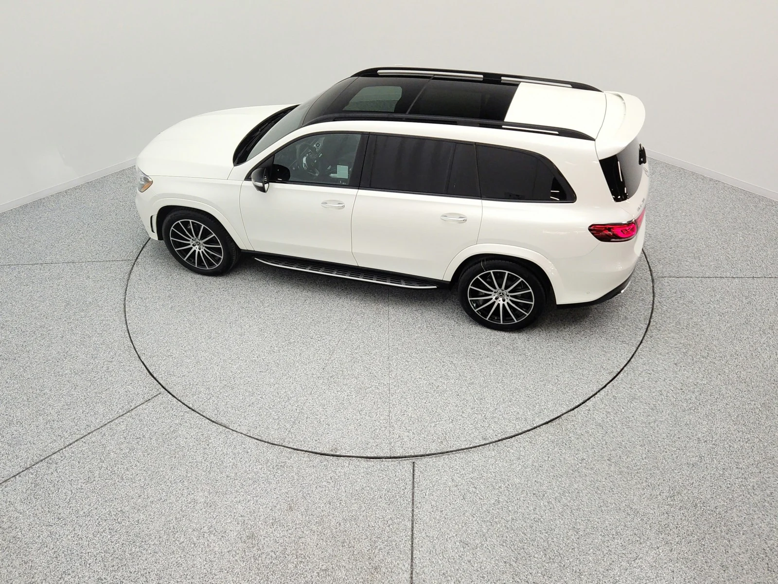 Used 2023 MANUFAKTUR Diamond White Metallic Mercedes-Benz GLS 450 4MATIC® SUV image 16