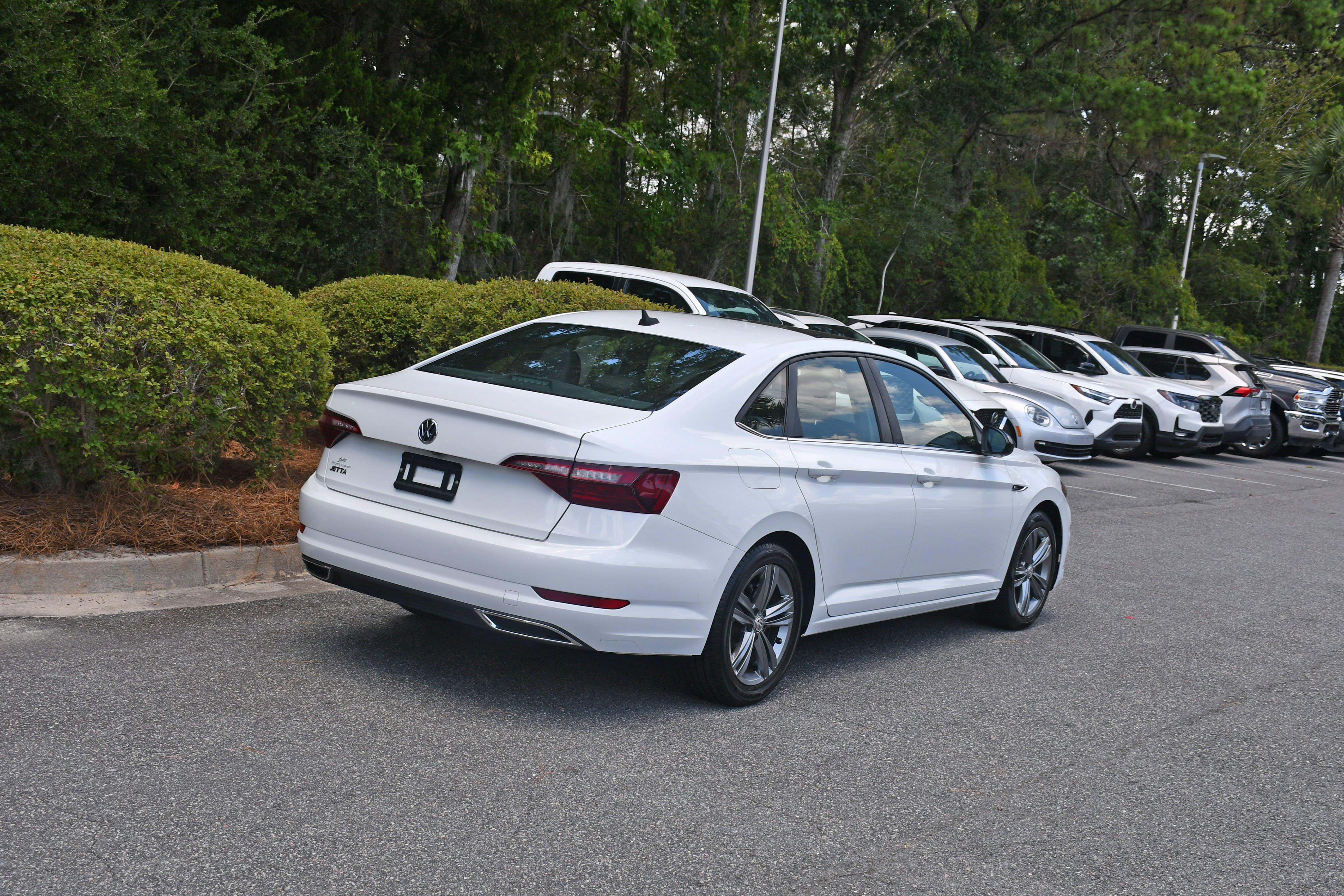 Used 2021  Volkswagen R-Line image 4