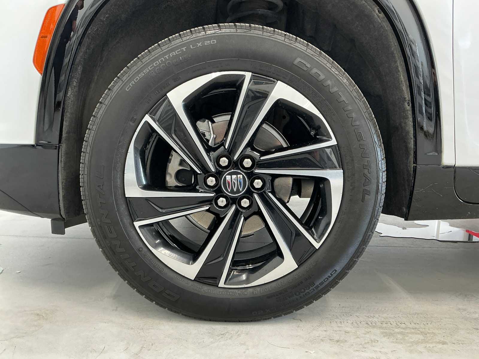Used 2025 White Frost Tricoat Buick Sport Touring image 9