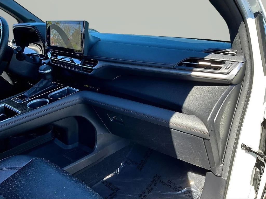 Used 2025 Wind Chill Pearl Toyota Platinum image 34