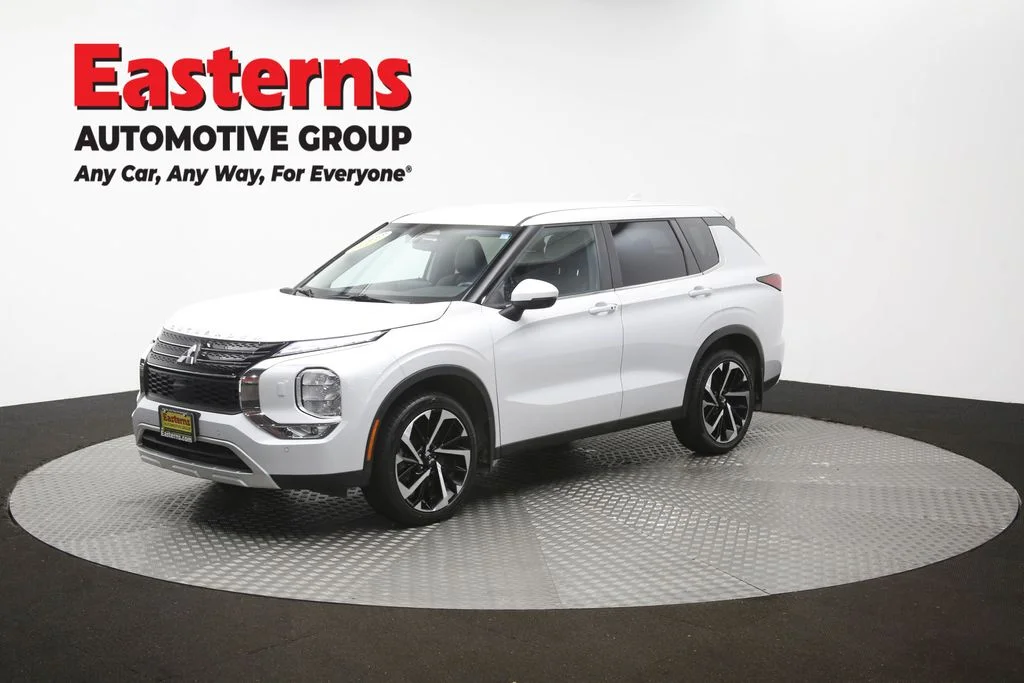 Used 2024 White Mitsubishi SE image 55