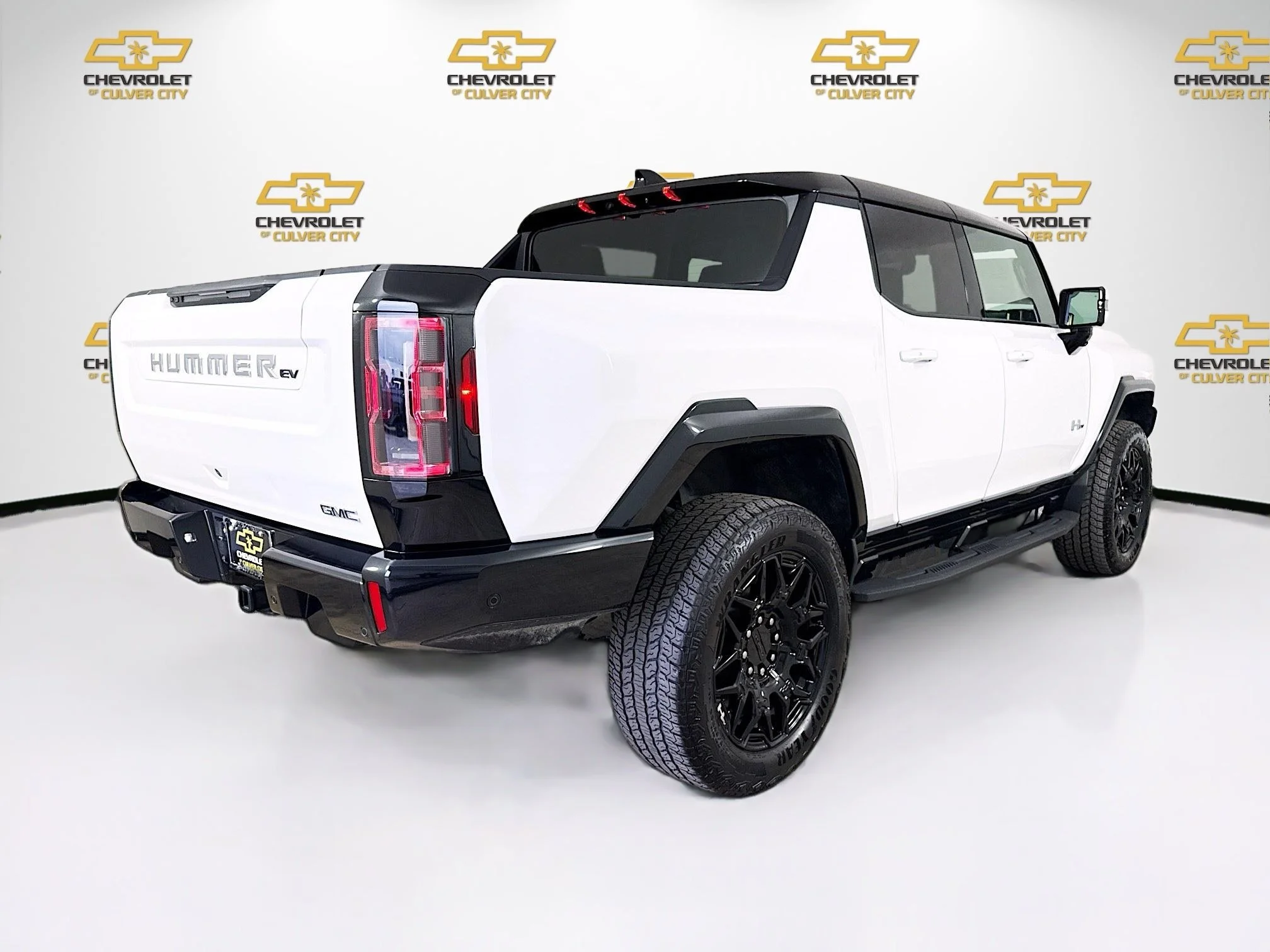 Used 2025 Interstellar White GMC 2X image 8