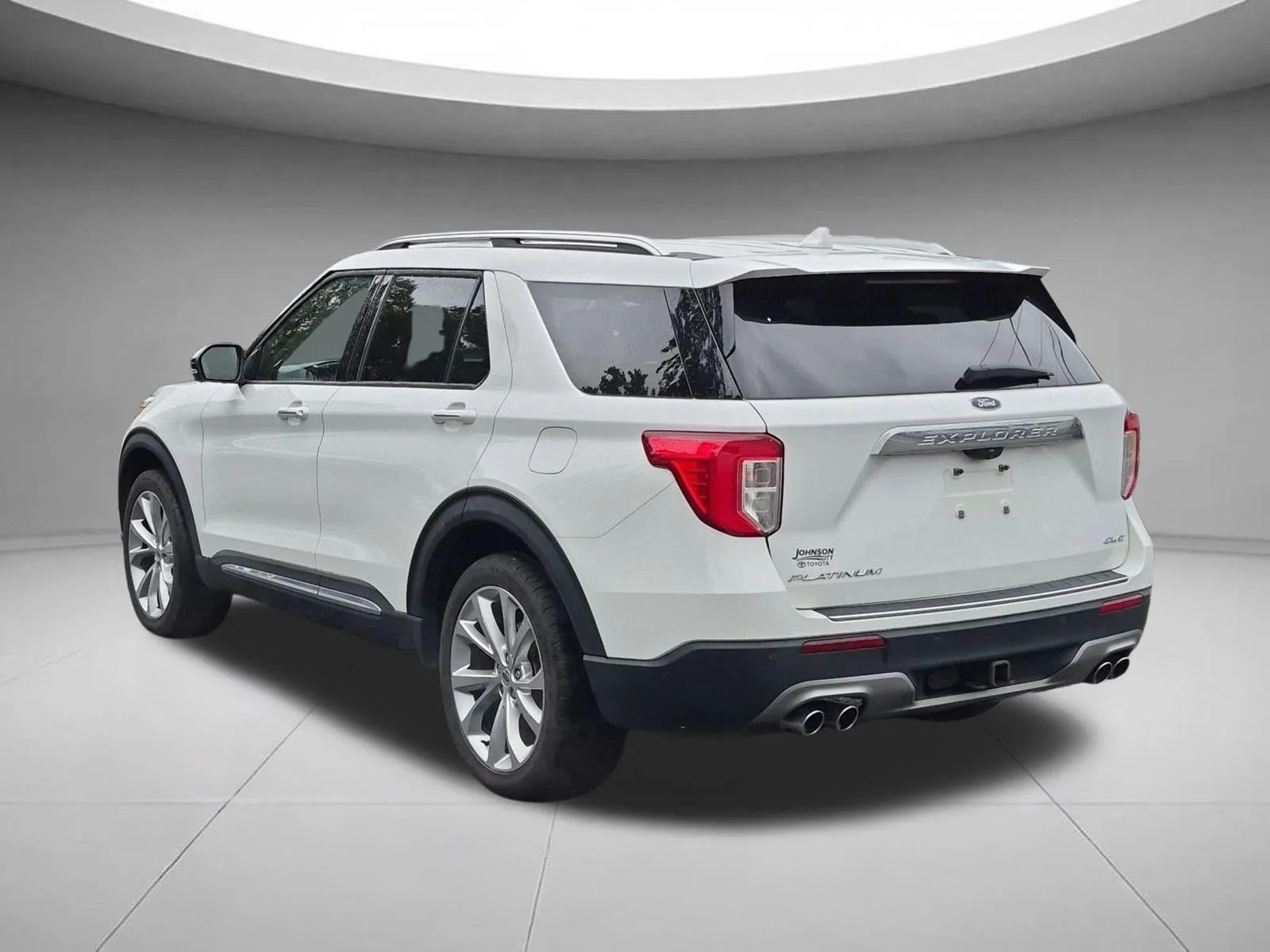 Used 2022 Star White Metallic Tri-Coat Ford Platinum image 3
