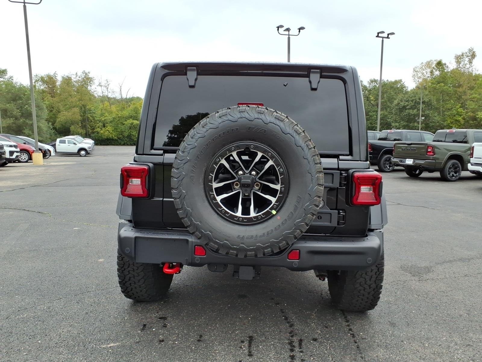 New 2027 Black Clear-Coat Paint Jeep Rubicon X image 6