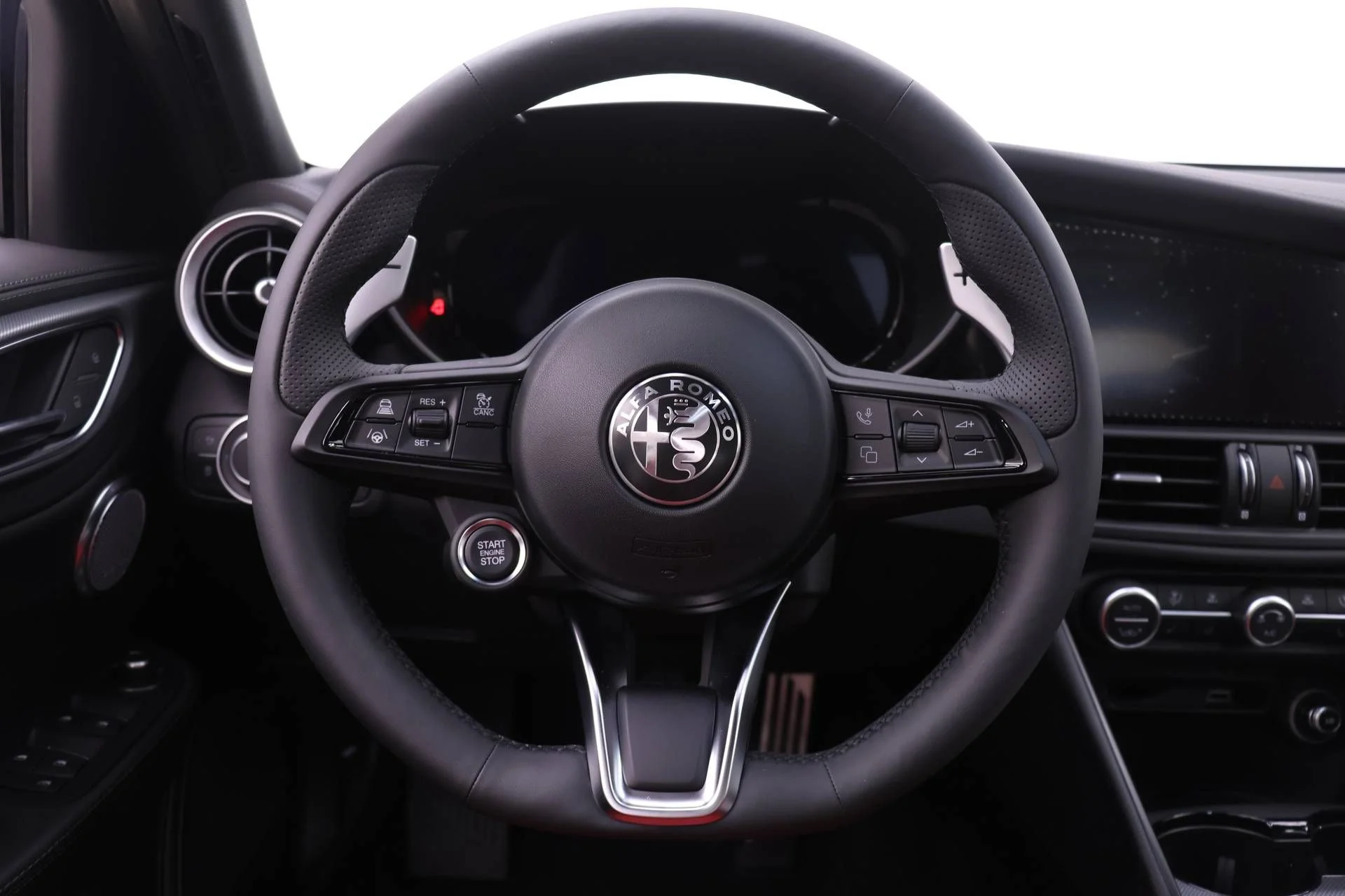 New 2026 Vulcano Black Metallic Exterior Paint Alfa Romeo Base image 15