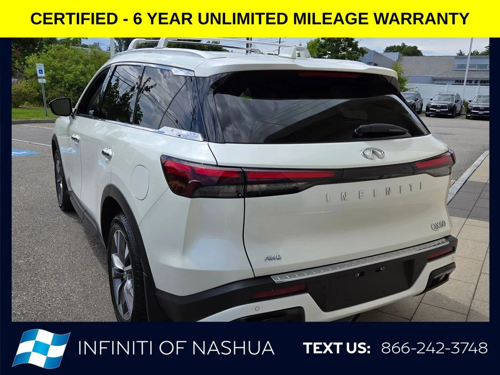 Certified Used 2023 White INFINITI LUXE image 13