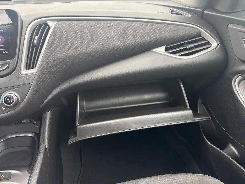 Used 2025 White Chevrolet LT image 39