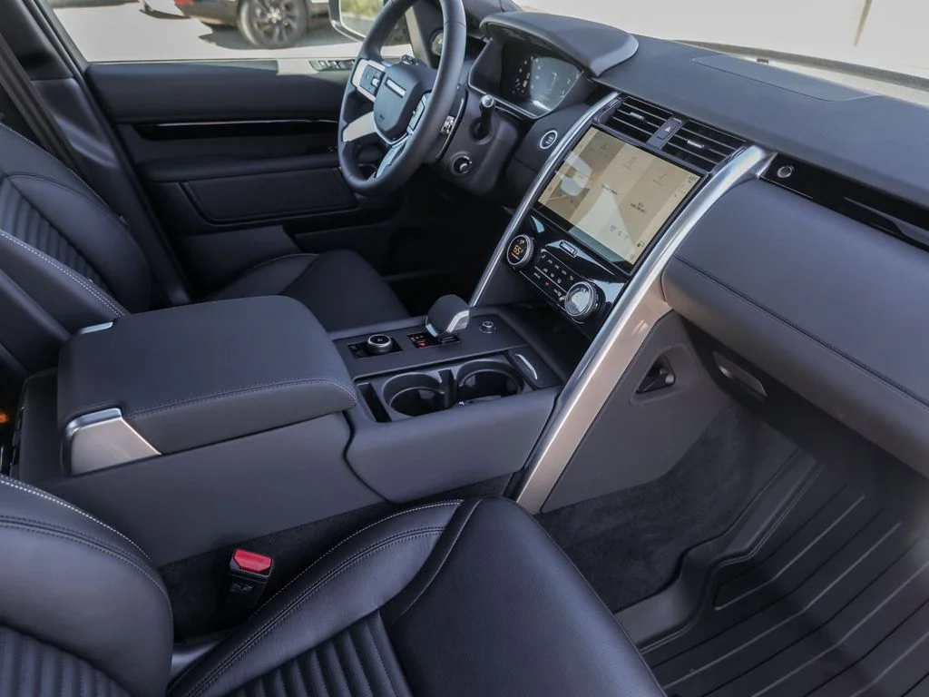 Used 2025 Santorini Black Metallic Land Rover S image 38