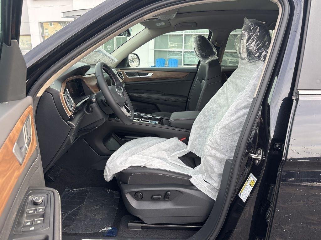 New 2026 Deep Black Pearl Volkswagen 2.0T SE w/Technology image 5