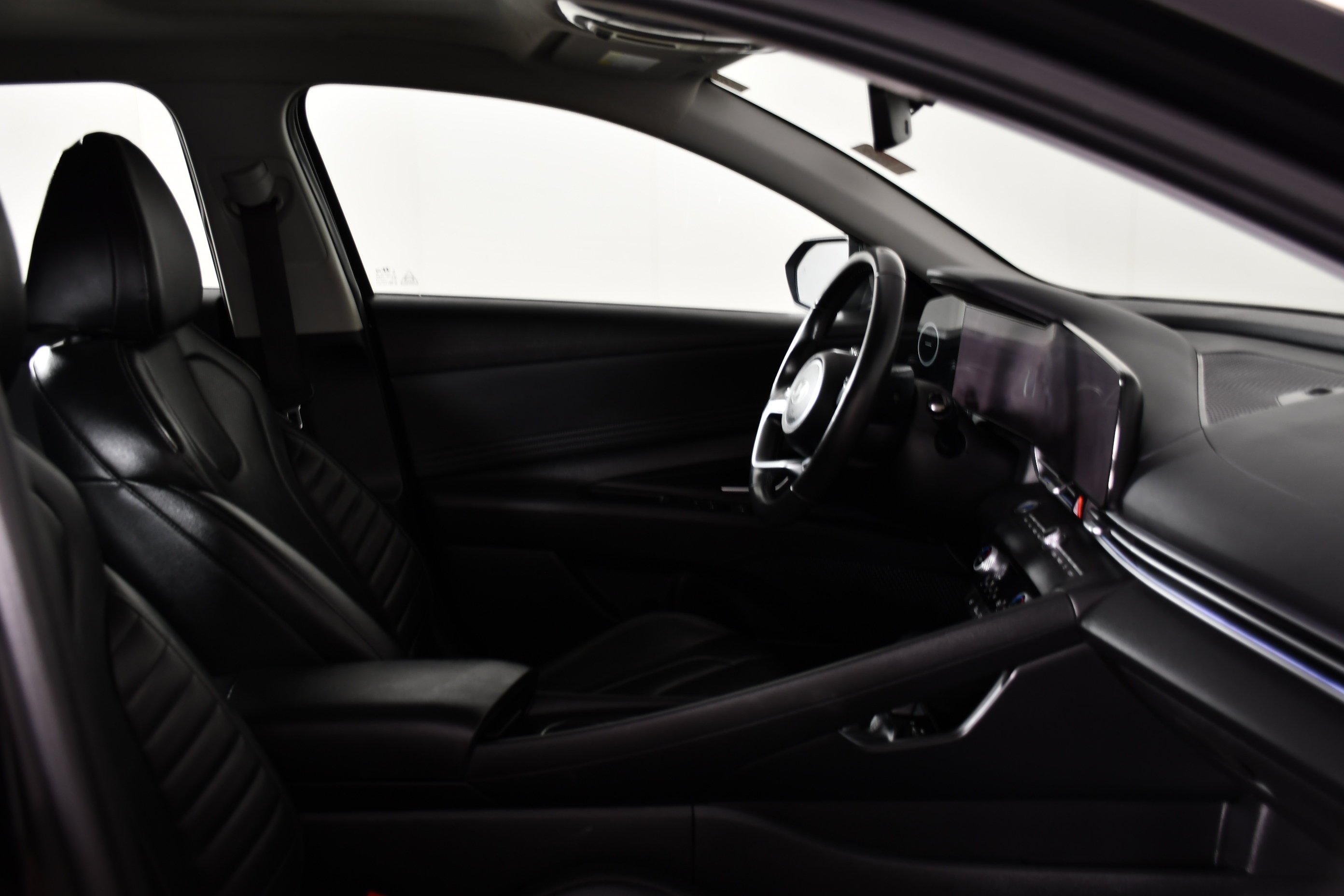 Used 2025 Abyss Black Hyundai Limited image 33