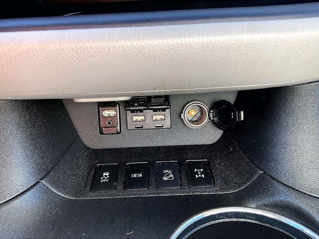 Used 2019 Blizzard Pearl Toyota XLE image 27