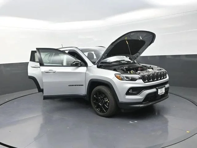 New 2026 Silver Zynith Metallic Clear-Coat Exterior Paint Jeep Latitude image 30