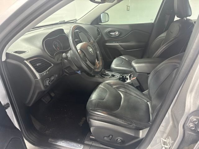 Used 2019 Silver Jeep Limited image 12