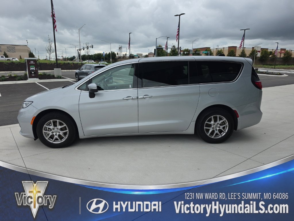 Used 2023 Chrysler Pacifica Touring L with VIN 2C4RC1BG4PR613009 for sale in Kansas City