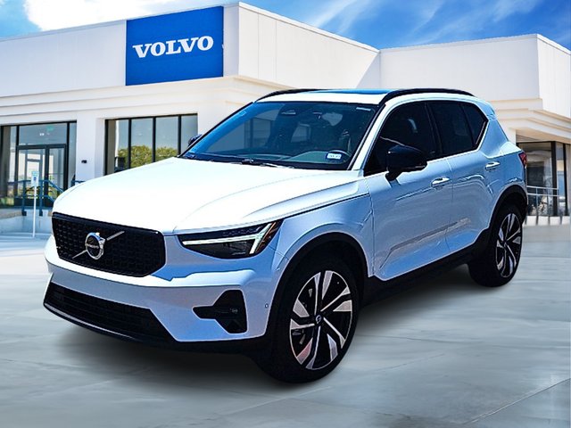 Pre-Owned 2025 Volvo XC40 Drive-E 2L I-4 gasoline direct injection, DOHC, variable valve control, intercooled turbo, premium unleaded, engine with 247HP AWD B5 Plus Dark Theme