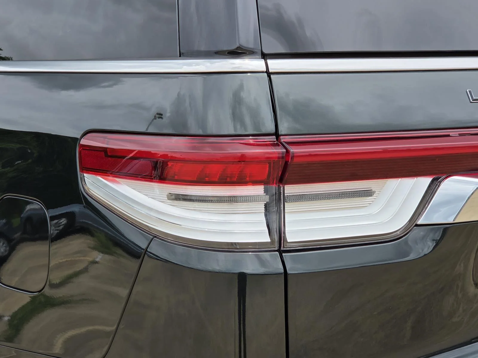 Used 2023 Manhattan Green Metallic Premium Colorant Lincoln Black Label image 9