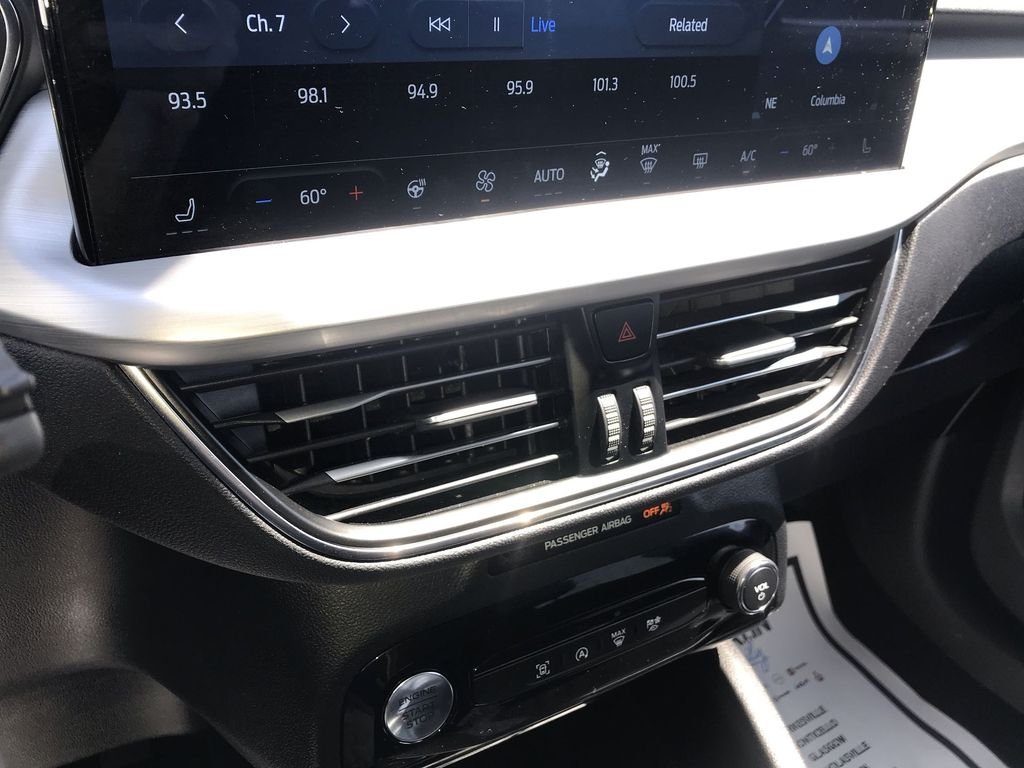 Used 2025  Ford Platinum image 18