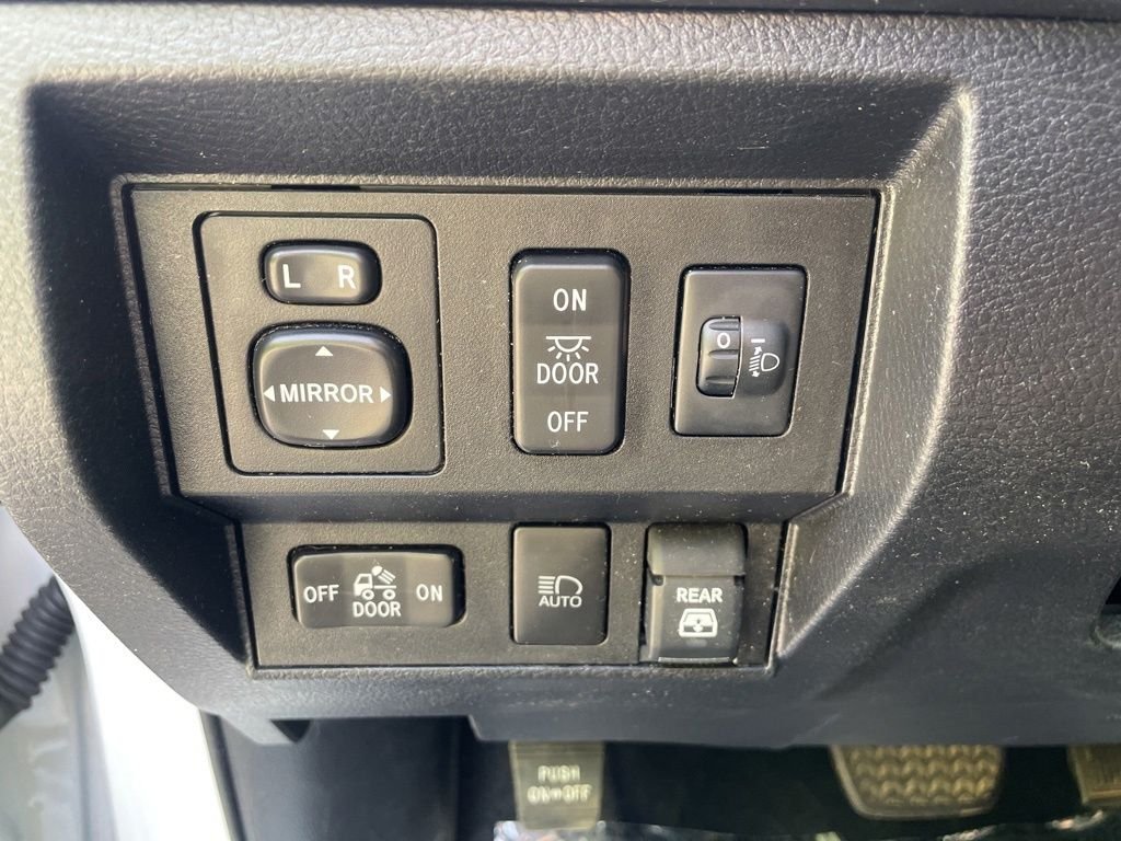 Used 2020 White Toyota SR5 image 20