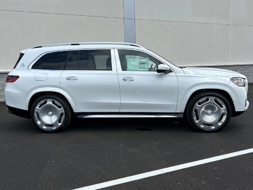 New 2026 MANUFAKTUR Moonlight White Metallic Mercedes-Benz Maybach GLS 600 image 49