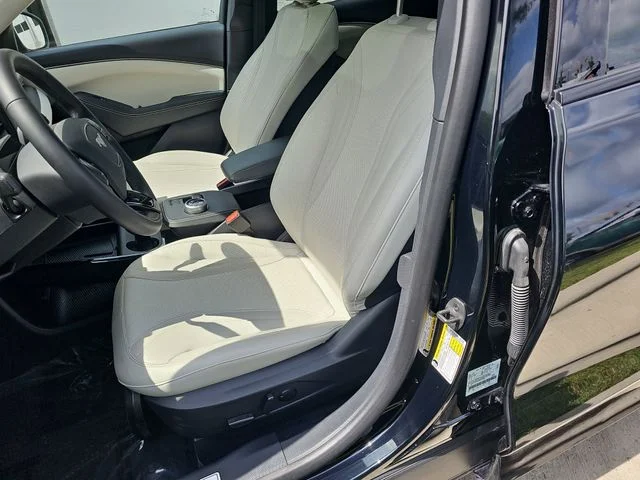 Used 2023 Black Ford Premium image 15