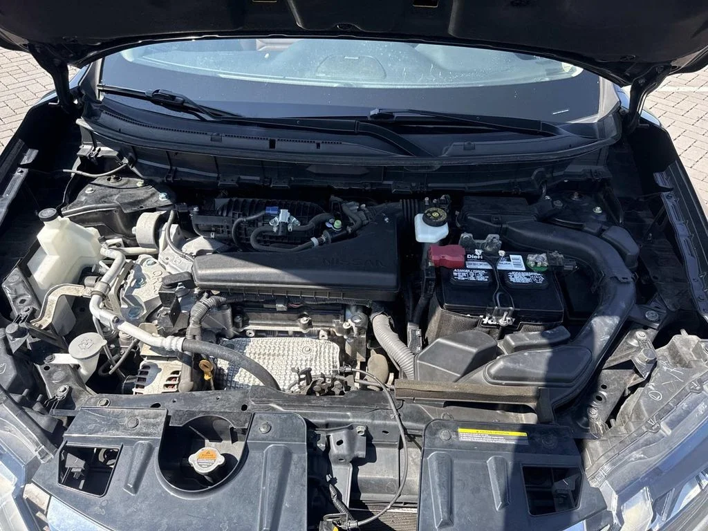Used 2018 Black Nissan SL image 10