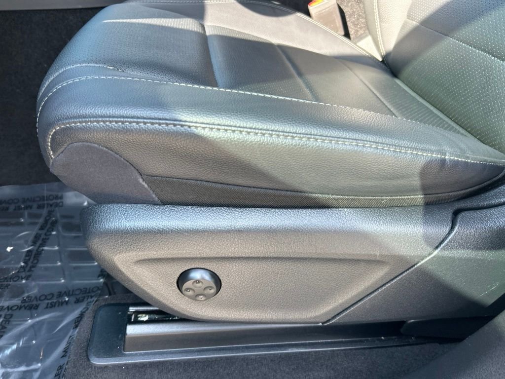 Used 2024 White Mercedes-Benz GLE 350 image 15