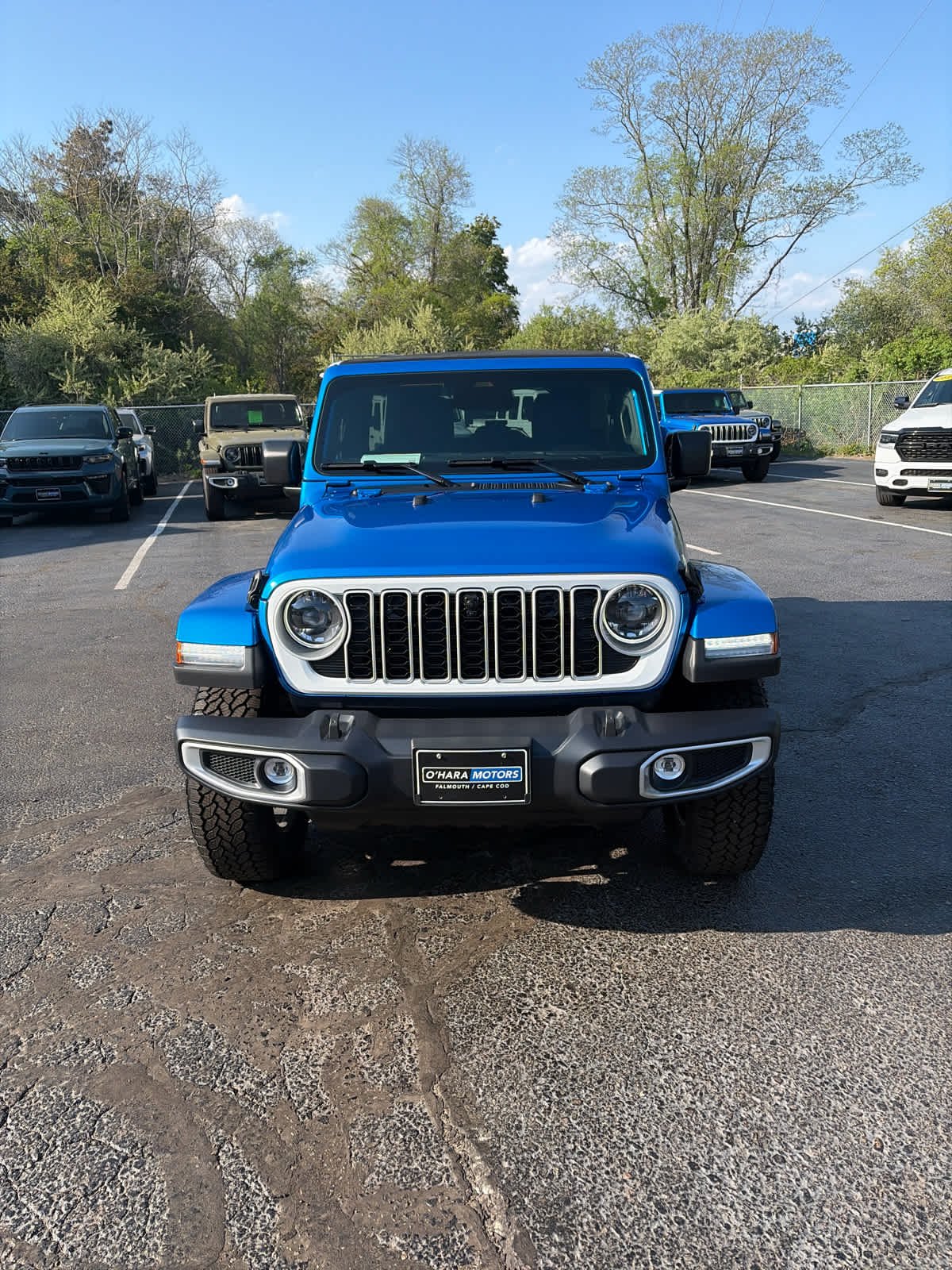 New 2026 Hydro Blue Pearl-Coat Exterior Paint Jeep Sahara image 2