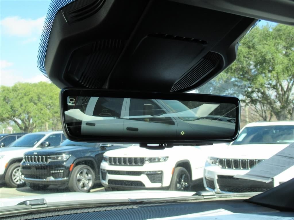 New 2026 Bright White Clear-Coat Exterior Paint Jeep Overland image 26