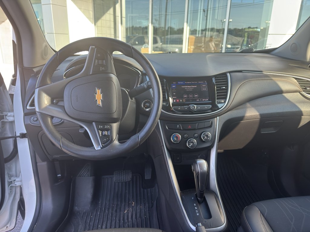 Used 2020 SUMMIT WHITE Chevrolet LT image 9