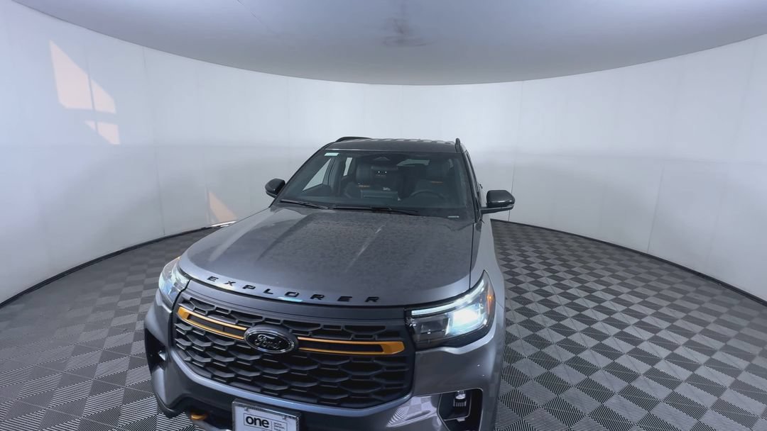 New 2026 Carbonized Gray Metallic Ford Tremor image 3