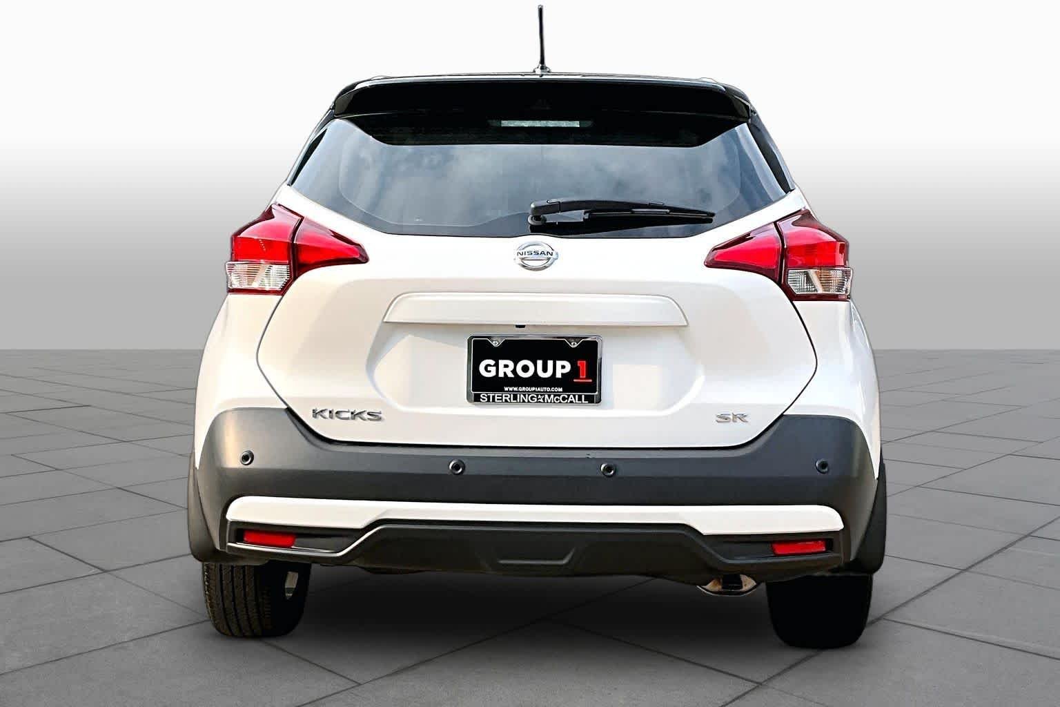 Used 2020 Aspen White/Super Black Nissan SR image 5