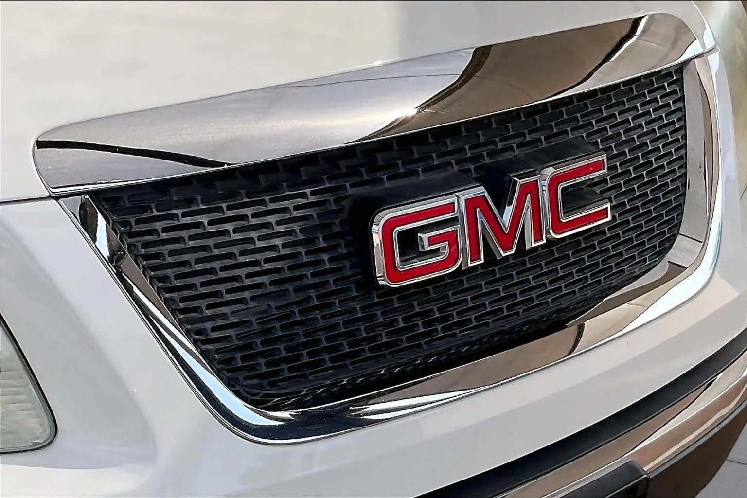 Used 2011 Summit White GMC SLT1 image 27