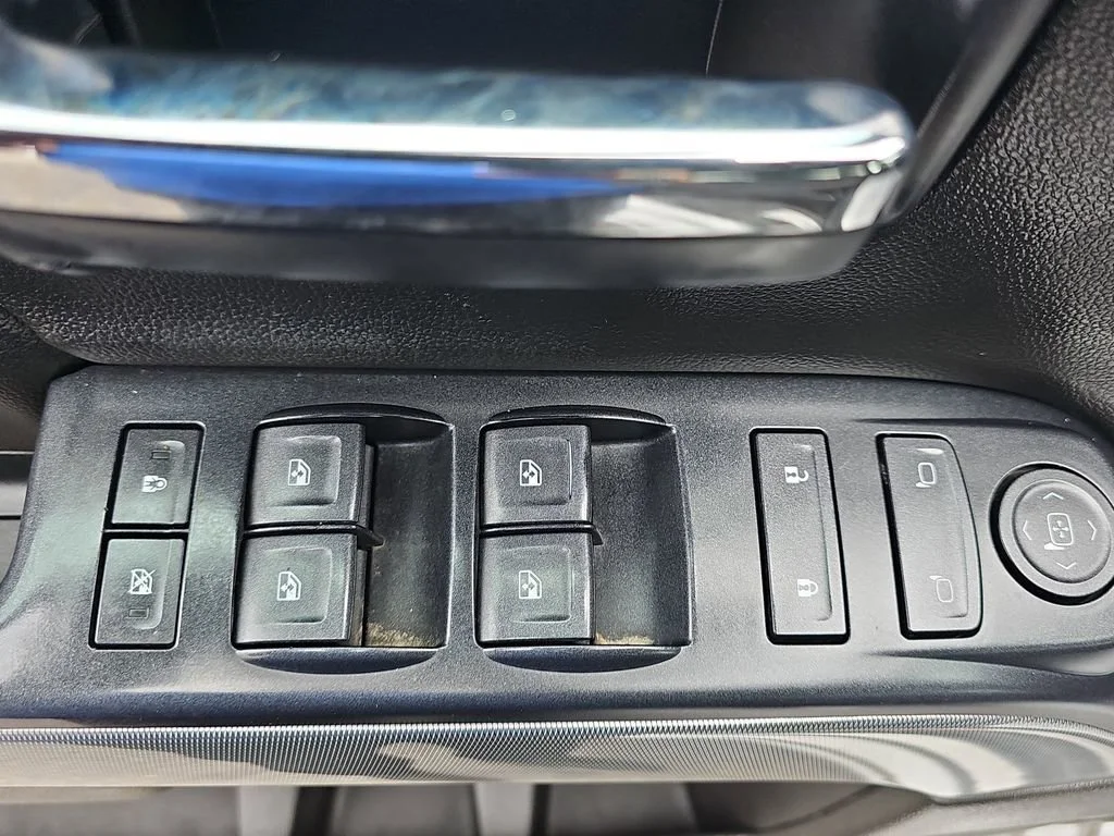 Used 2018 SILVER ICE METALLIC Chevrolet LT image 31